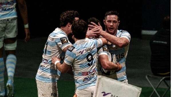 4 rugbymen embracing each other